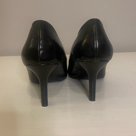 KENNETH COLE REACTION • Women’s Black High Heels “Quick Snap” Size- 8 - Picture 3 of 7